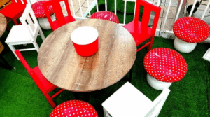 red kids chair (1)